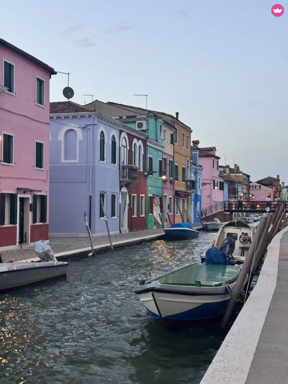 Case colorate di Burano dalla laguna
