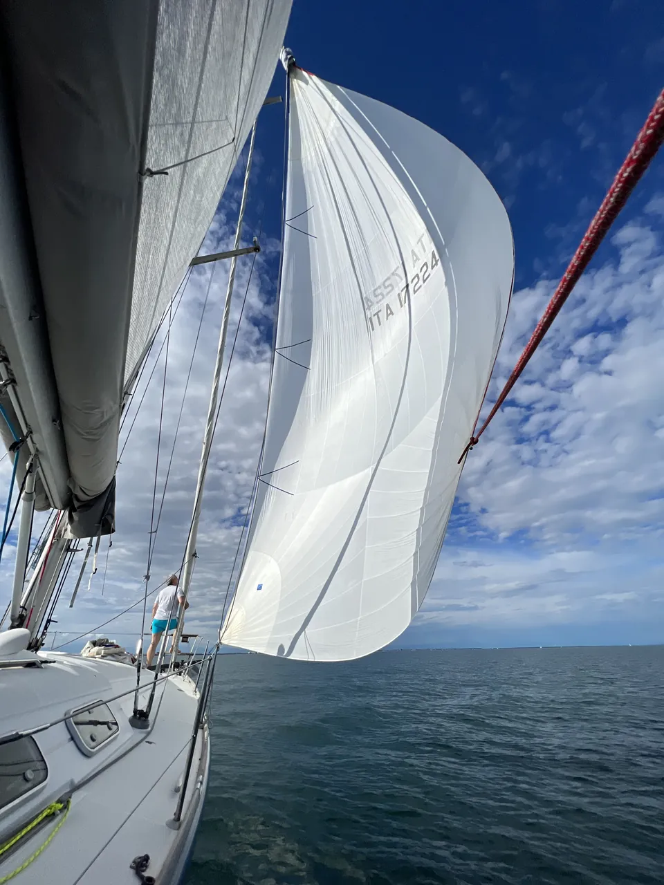 Princesse in navigazione, vista laterale, scafo blu