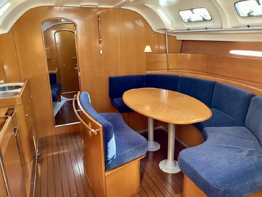 Salotto e zona living a bordo di Princesse